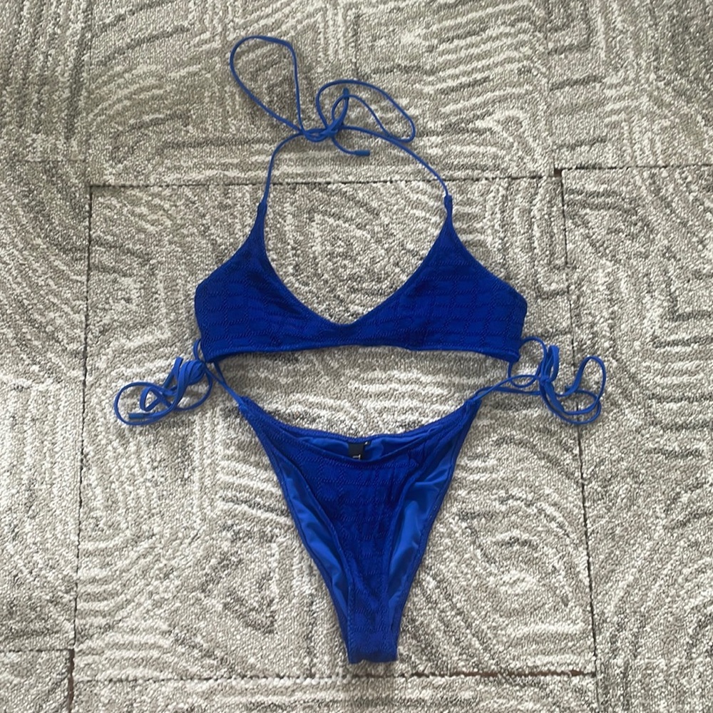 Triangl Cora Vera Bikini (Size: Large) (With Bag)